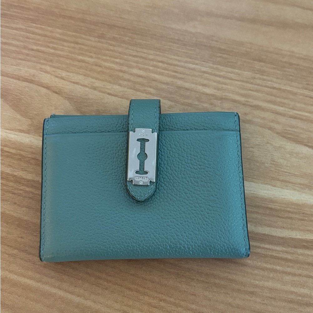Vunque Magpie Green Leather Wallet with Silver Clasp
